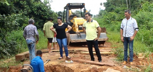 Prefeito Silvano Neves e vereadores visitam equipes da Secretaria de Transportes na recuperao de pontes e estradas