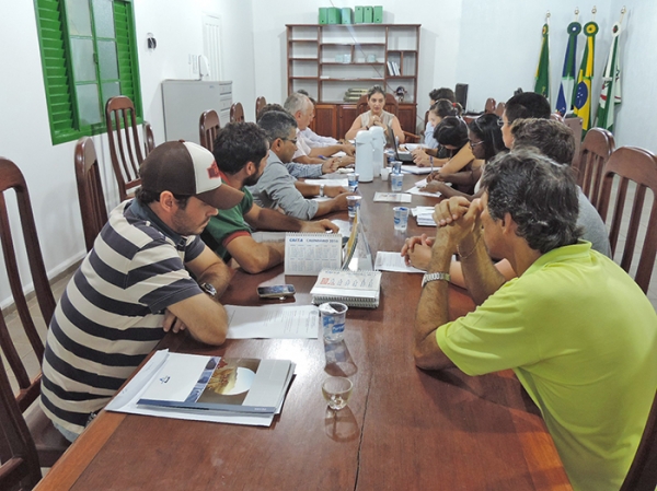 Prefeita se rene com membros do Conselho Municipal de Meio Ambiente para expor nova estrutura.