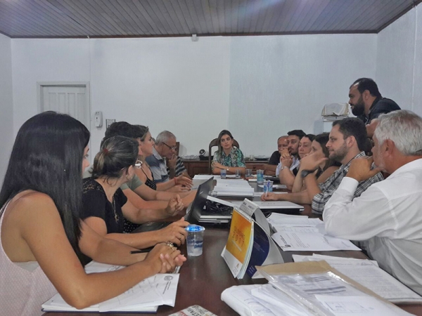 Comerciantes da Rua Sorocaba e prefeitura decidem por retirar cobertura da Rua 24 Horas