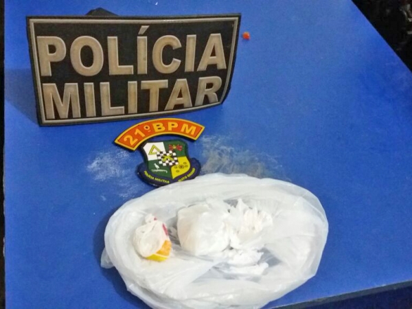 Polcia Militar prende homem trazendo drogas no nibus de Sinop a Juara.