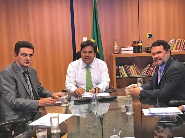 Deputados cobram do Ministro da Educao rapidez na liberao da AJES em Juara