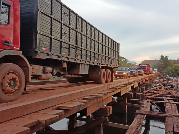 Reforma da ponte sobre o Rio dos Peixes em Itapaiuna deve ser concluda em 20 dias.