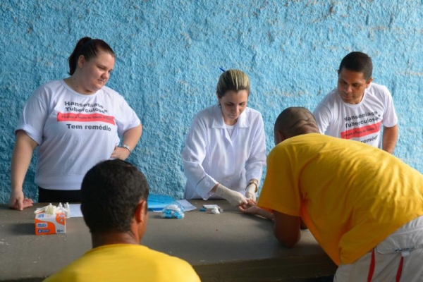 Equipe da Secretaria de Sade realiza campanha contra a Tuberculose na Cadeia Pblica