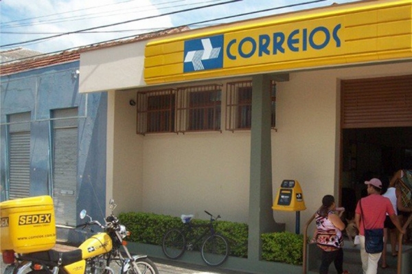 Correios retomam atividade; acumulo  de 500 mil encomendas