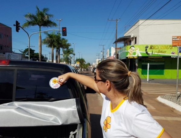 Servidores da Secretaria de Assistncia Social e Diversidade Cultural realizam pit stop na Av. Rio Arinos