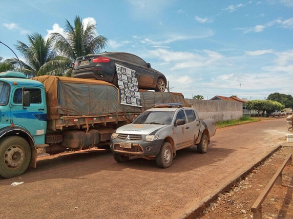 Polcia Civil apreende caminho e BMW com documento falso em Aripuan