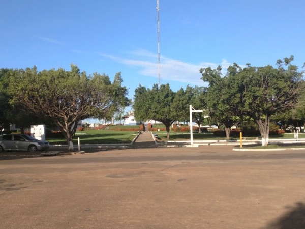 Estacionamento ser proibido no entorno da Praa dos Colonizadores a partir desta quinta-feira (25)