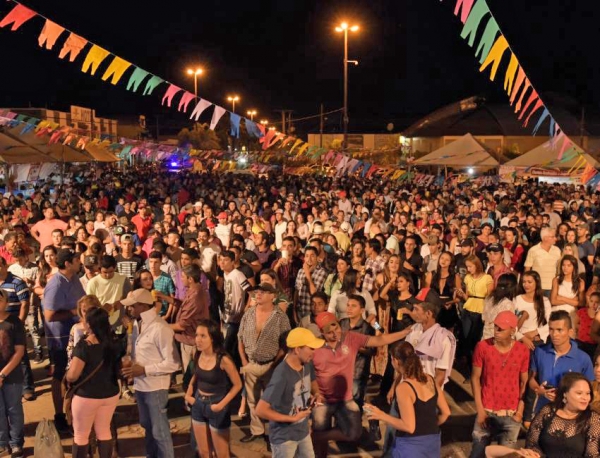 Arraia Cultural rene juarenses na Praa dos Colonizadores