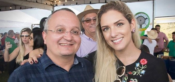 Janaina Riva chama governador Pedro Taques de Veado e depois posta vdeo pedindo desculpas.