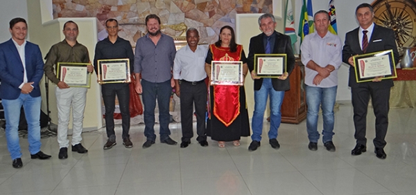 Vereadores participam de abertura de Seminrio Evanglico e homenageiam pastores.