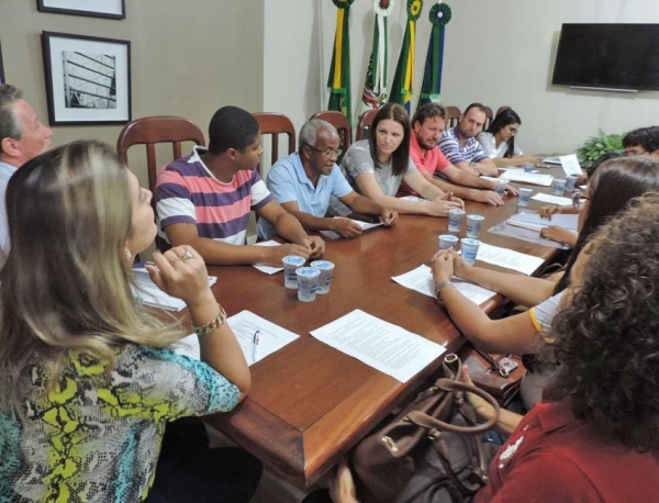 Prefeita se rene com diretores e coordenadores da rede pblica municipal de educao