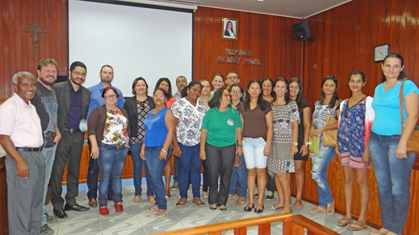 Representantes da Frente Parlamentar em Defesa dos ACS e ACE orientam servidores de Juara.