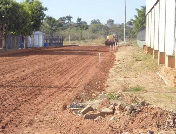 Prefeitura inicia o asfaltamento das ruas do bairro Santa Cruz