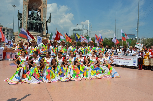 Grupo Flor Ribeirinha se consagrou campeo do mundo em cultura popular na Turquia