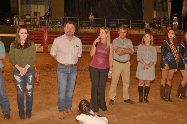 Prefeita participa do primeiro dia de festa da 25 Expovale