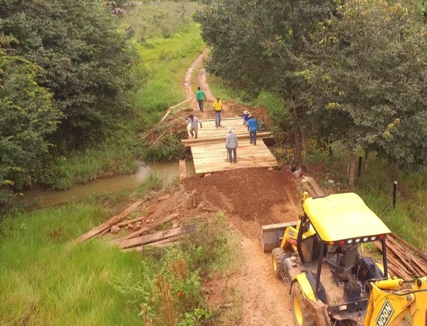 Com recurso do Fethab, Novo Horizonte do Norte constri pontes, bueiros e mantm estradas trafegveis