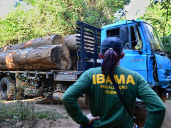 IBAMA queima maquinrio e prende 4 em reserva indgena na regio de Itapainuna em Juara.