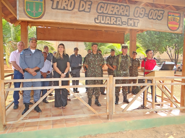 Prefeita acompanha visita do General do Exrcito Brasileiro ao Tiro de Guerra de Juara 