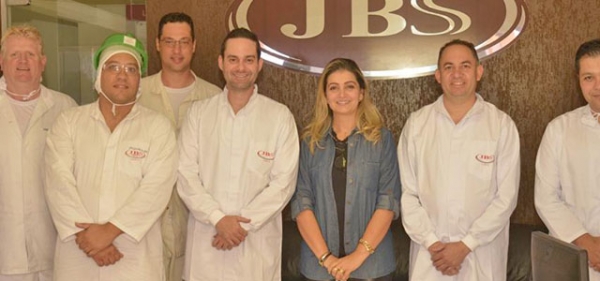 Prefeita Luciane Bezerra visita a sede do Frigorfico JBS em Juara