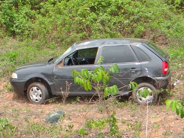 Celular causa capotamento de carro na Rodovia do Vale e criana fica com a clavcula quebrada