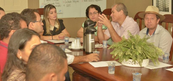 Prefeitos, secretrios e mdicos participam de reunio do CISVA