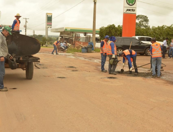 Secretaria de Cidade inicia teste de novo material para ser utilizado na operao tapa buraco