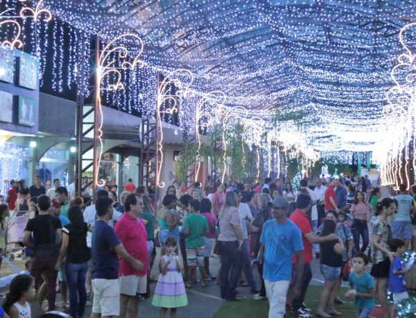 Alegria e emoo marcaram o lanamento oficial do Natal Luz de Juara 