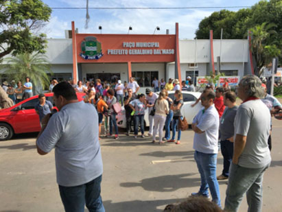 Servidores do municpio de Sinop entram em greve alegando ms condies de trabalho