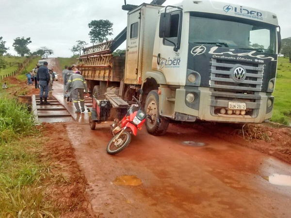 Motociclista morre esmagado embaixo de caminho na estrada de guas Claras, interior de Juara.