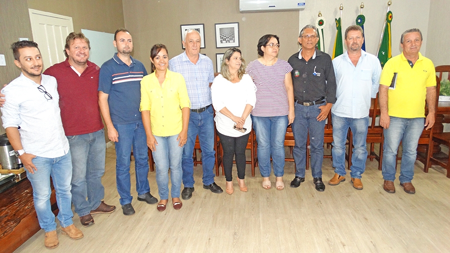 Prefeito Carlos Sirena anuncia mudanas no staff da prefeitura de Juara e enxugamento da mquina.