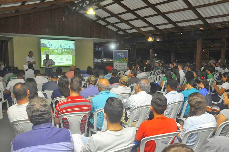 Mais de 1,2 mil pecuaristas participam da Rota 3 do Acrimat em Ao 