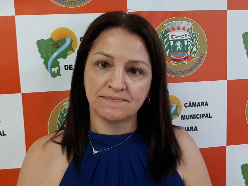 Cmara promulga lei de licena maternidade de 180, da vereadora Marta Dalpiaz, vetada pelo prefeito.