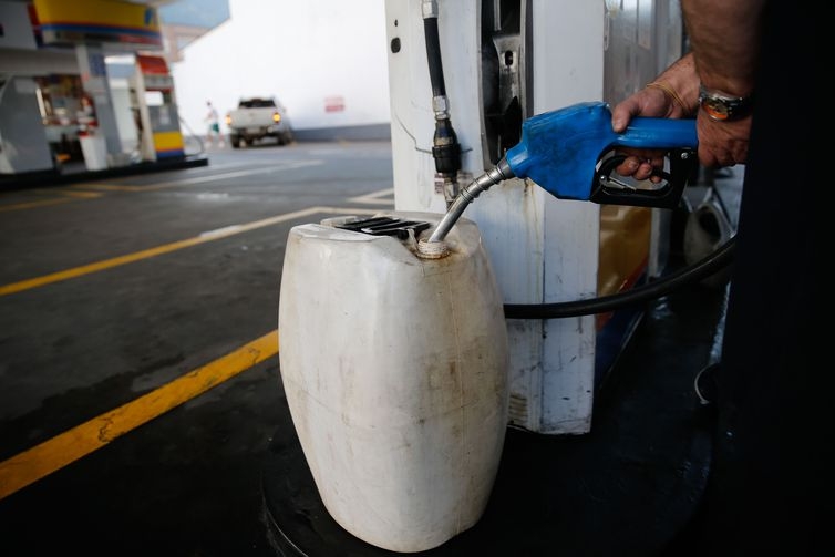 Uso de gales para abastecer no tem regras claras e h risco