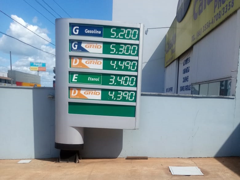 Posto Arinos de Juara j comea a baixar preo do leo diesel, mesmo antes de chegar o produto com desconto.