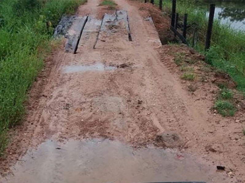 Vereadores Hlio Casto e Chico do Indea pedem melhorias no acesso s Comunidades Pedreira e Palmital.