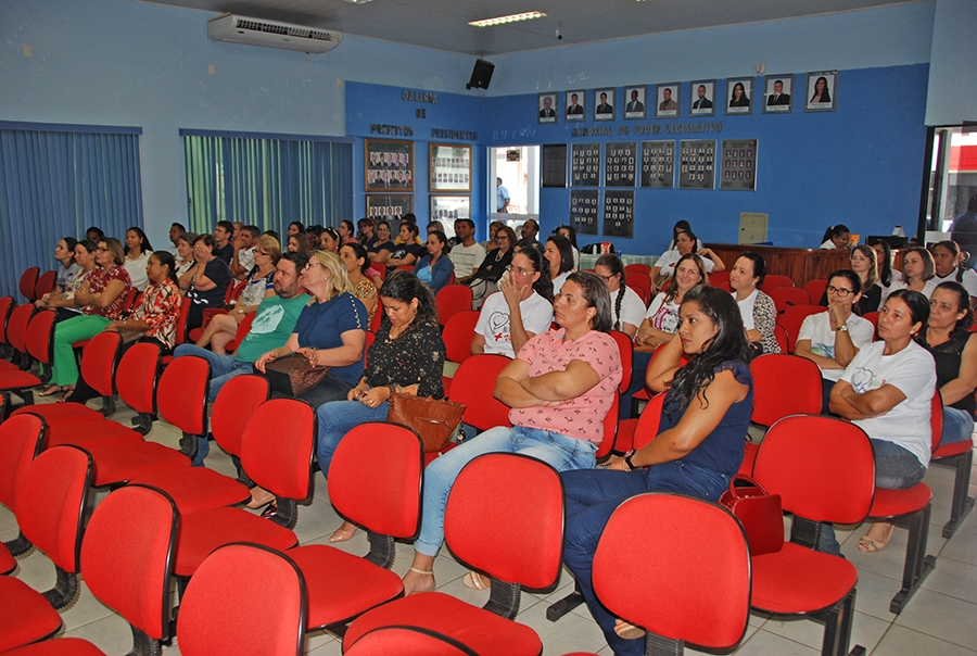 Encontro sobre combate s drogas acontece em Juara na Cmara de Vereadores.