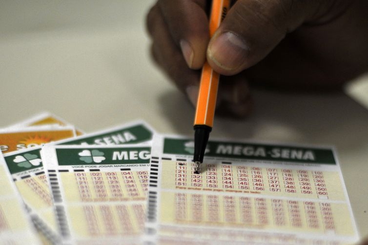 Mega Sena acumula e prmio pode chegar a R$ 20 milhes