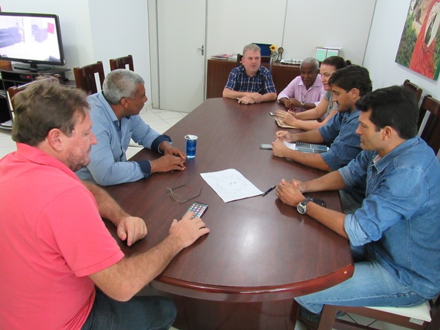  Secretrio e engenheiros so convidados por vereadores para explicar mudanas na Praa dos Colonizadores.