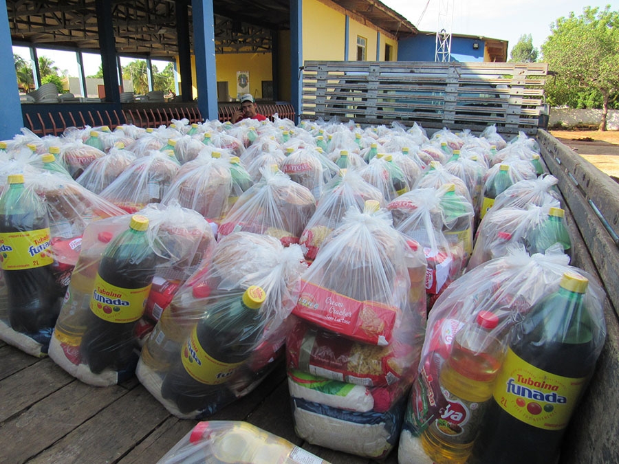 Natal: Lions Clube de Juara entrega 200 cestas bsicas para famlias carentes de Juara.