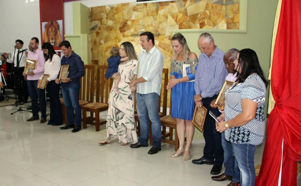 Vereadores participam de 'Culto de Beno das Autoridades' na Igreja Quadrangular.