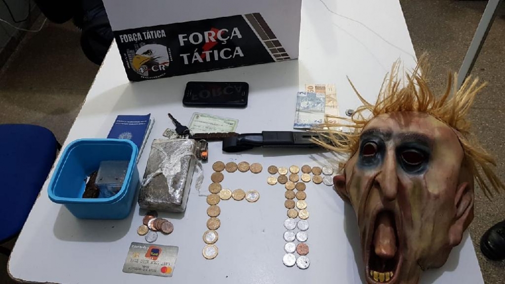 Fora Ttica prende dois por trfico e apreende mscara de terror em Rondonpolis