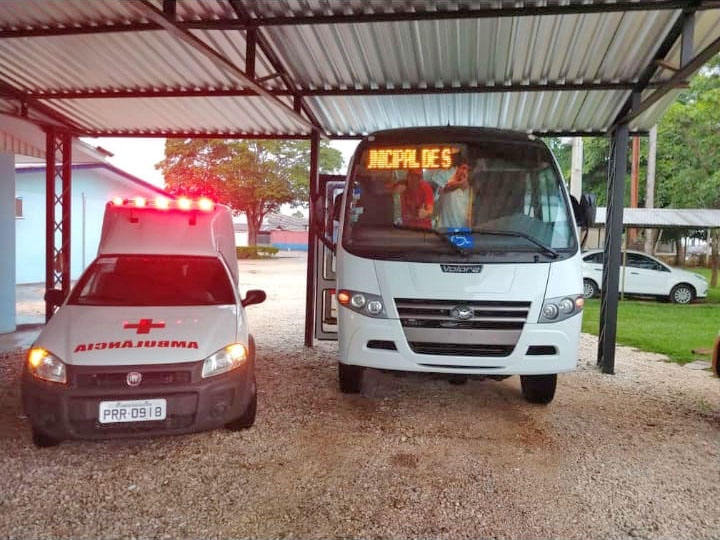 Secretaria de Sade de Porto dos Gachos recebe micro nibus e ambulncia novos