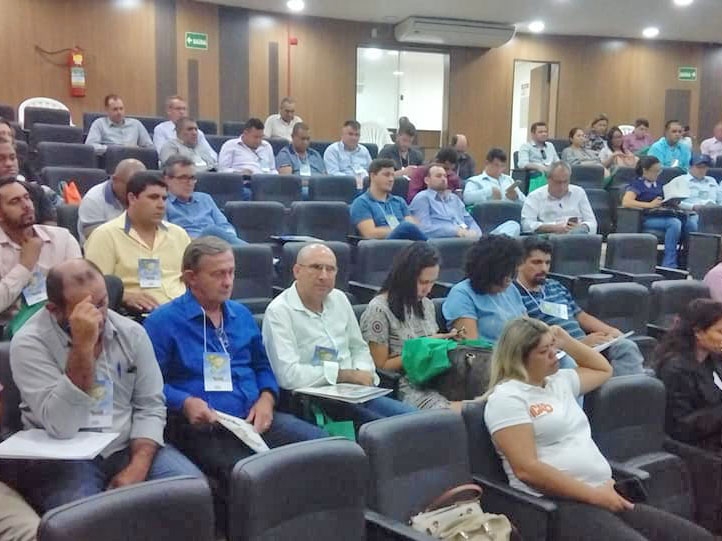 Vereadores e assessor de Juara participam de Congresso que orienta vereadores sobre gesto pblica e funes do legislativo