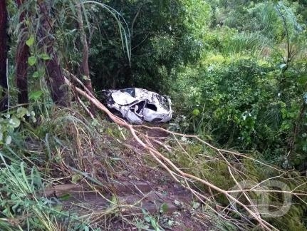 Motorista grvida consegue se salvar em acidente que destruiu carro