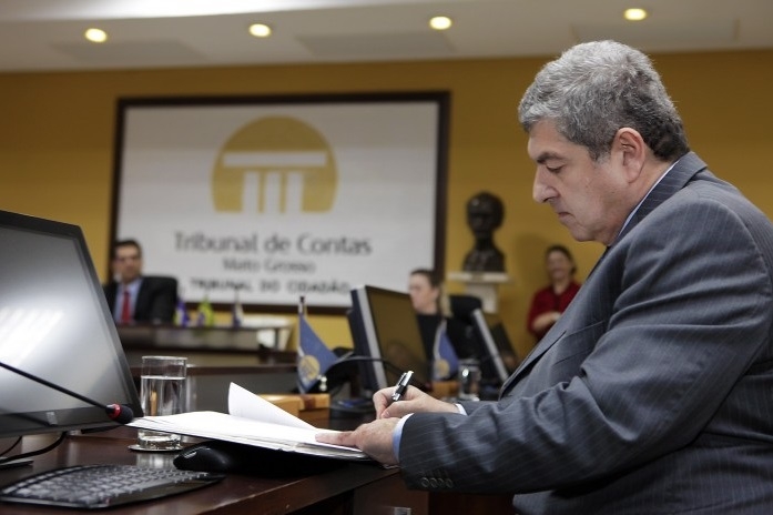 Guilherme Maluf toma posse como conselheiro do TCE-MT