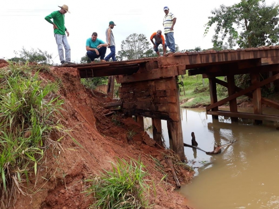 Secretaria de Transportes recupera ponte da estrada de guas Claras em menos de 24 horas