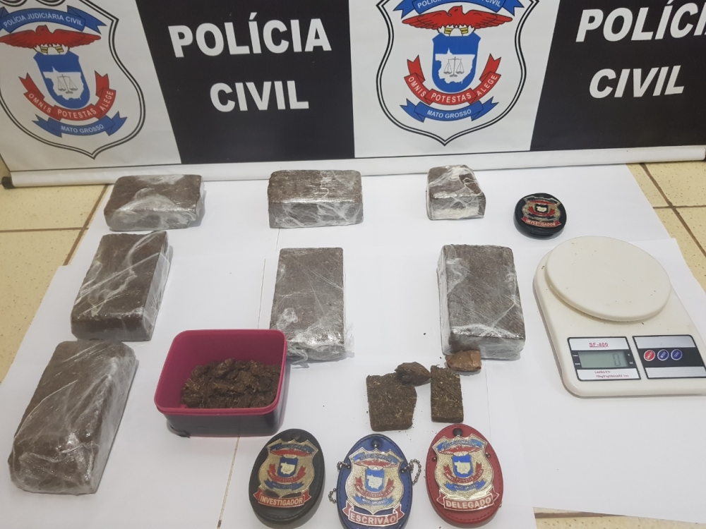 Polcia Civil prende duas pessoas maiores e um menor imputvel com mais de 03 kg de maconha.