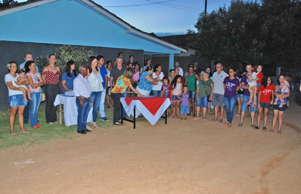 Mais de 10 anos depois, famlias do Residencial Santa Terezinha recebem ttulos definitivos dos imveis