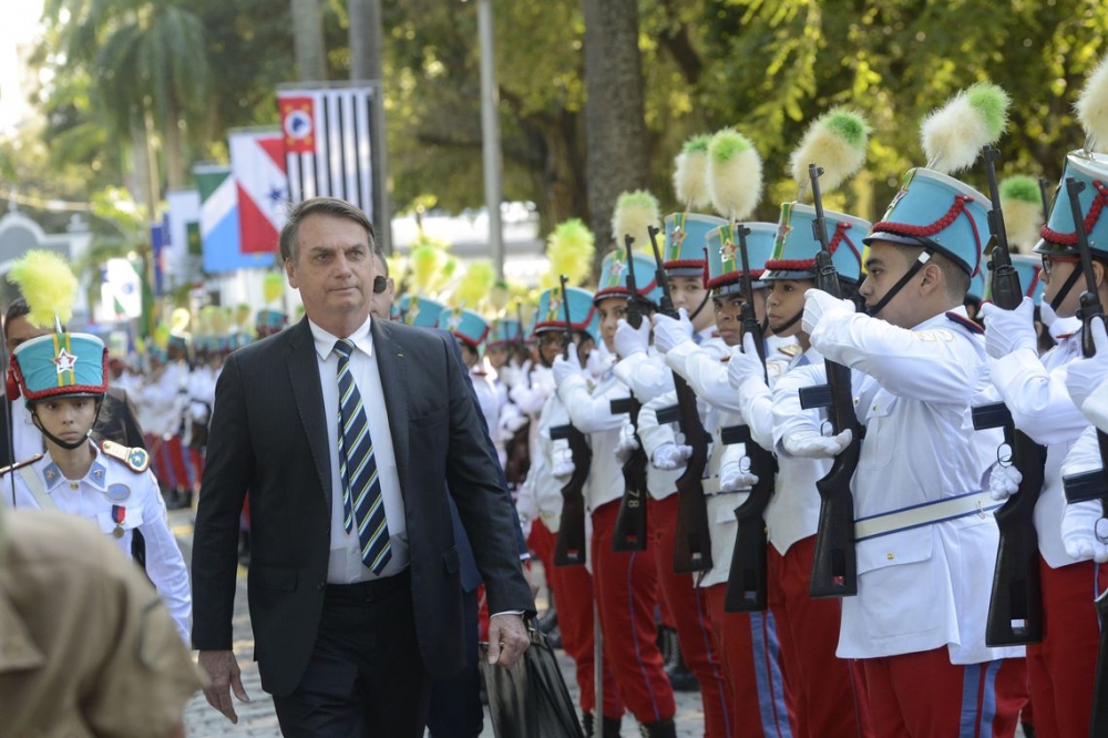 Bolsonaro diz que meta  implantar um colgio militar em cada capital