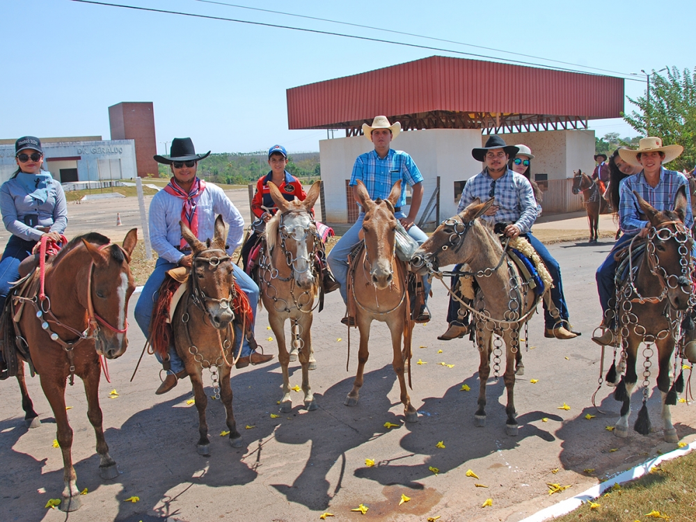 Indea alerta participantes do desfile da 27 Expovale sobre exames de sanidade animal